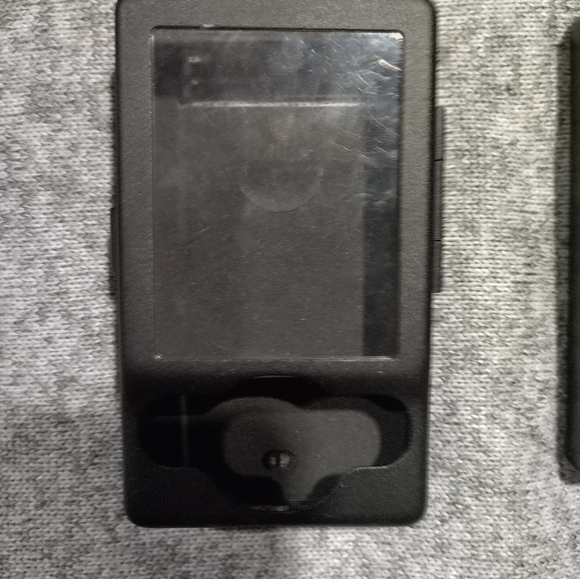Microsoft Zune 120 GB MP3 player - Picture 3 of 5